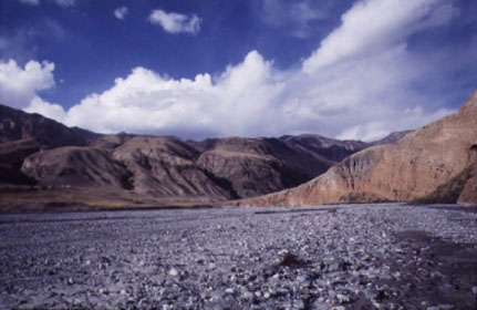 Klicken Sie auf das Bild, um den Kaindy im Fr�hjahr zu sehen